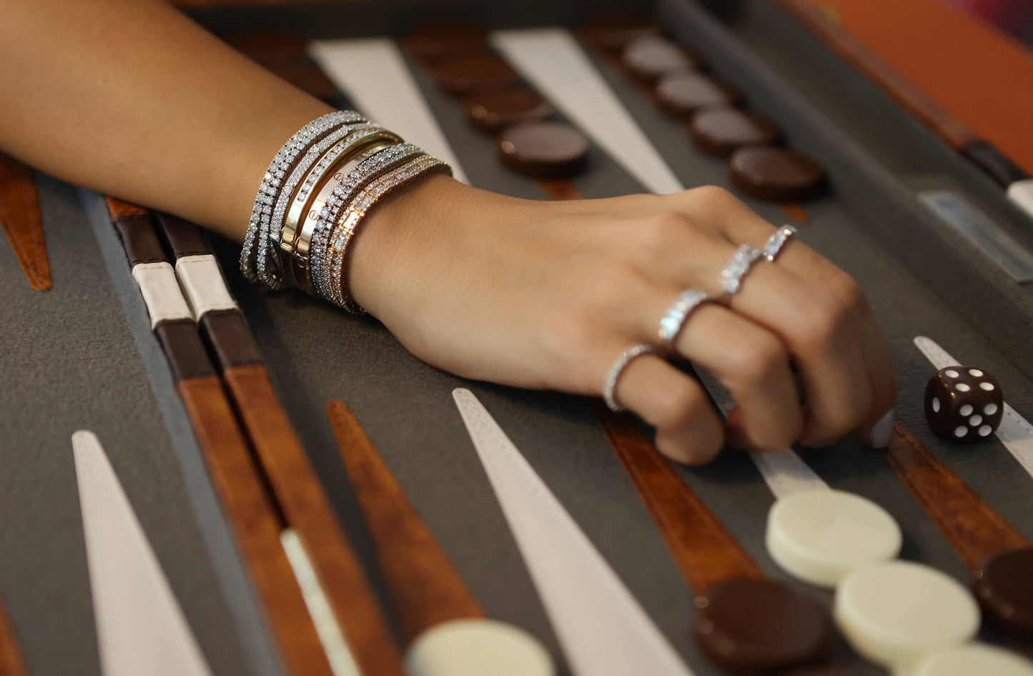 VENTUARI WHITE BANGLE